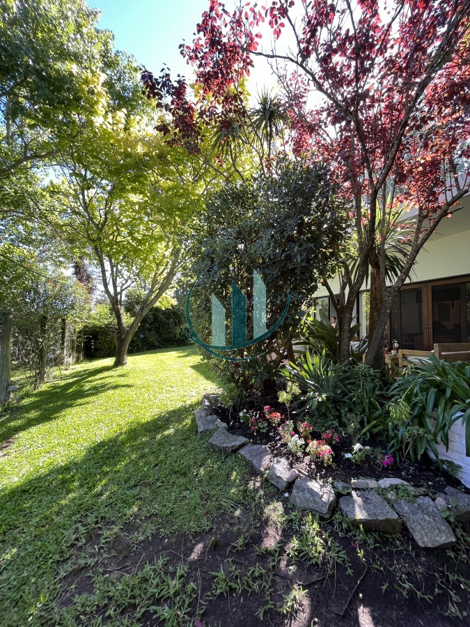 Casa ID.290 - ALQUILER DE VERANO - Casa de 4 dormitorios en playa Mansa a 300mt del mar