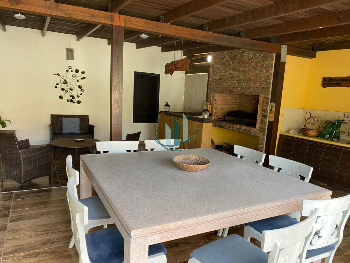 Casa ID.654 - Se vende hermosa casa en Lausana + apartamento de 1 dormitorio