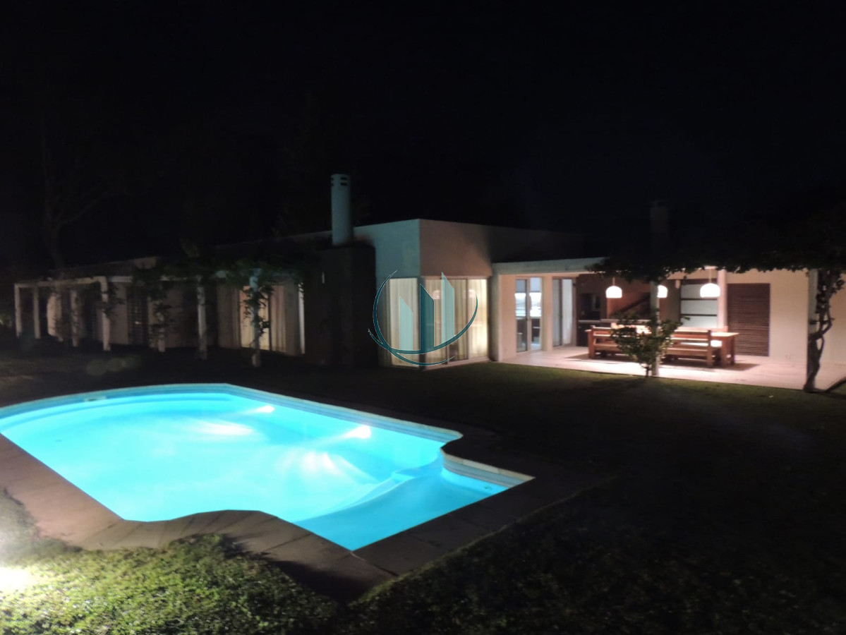 Casa ID.280 - ALQUILER DE TEMPORADA La Barra Casa 4 dormitorios a 500mt de la playa 