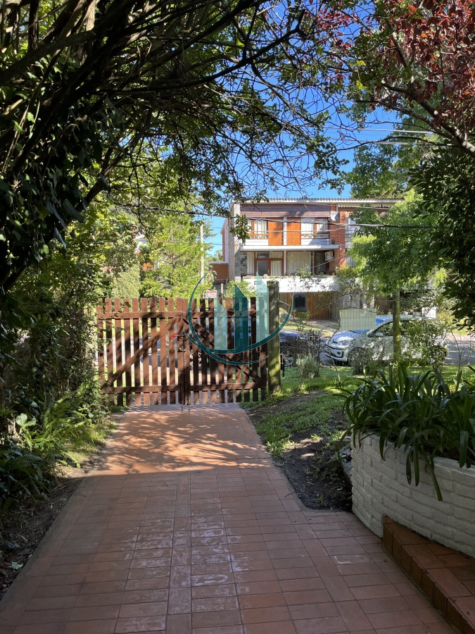 Casa ID.290 - ALQUILER DE VERANO - Casa de 4 dormitorios en playa Mansa a 300mt del mar