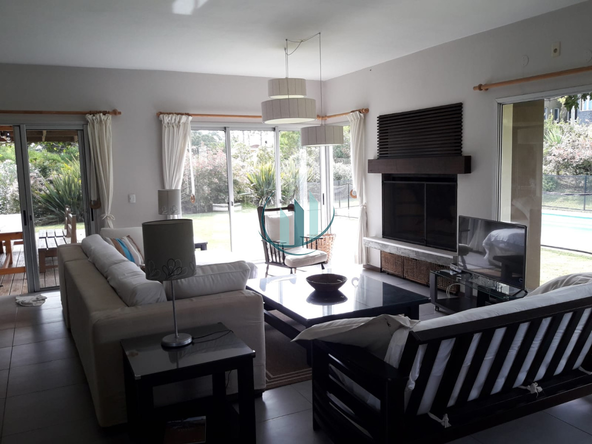 Casa ID.280 - ALQUILER DE TEMPORADA La Barra Casa 4 dormitorios a 500mt de la playa 