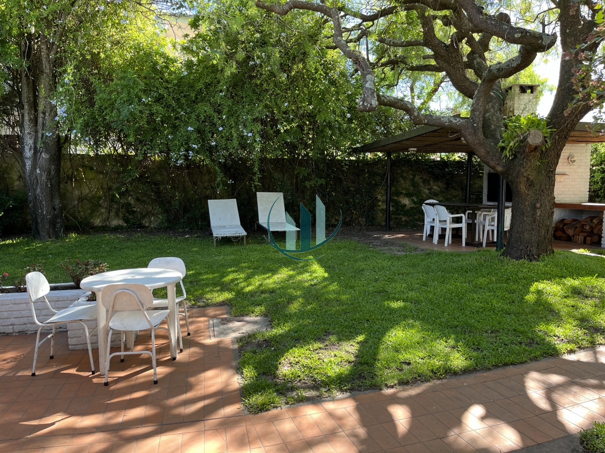 Casa ID.290 - ALQUILER DE VERANO - Casa de 4 dormitorios en playa Mansa a 300mt del mar