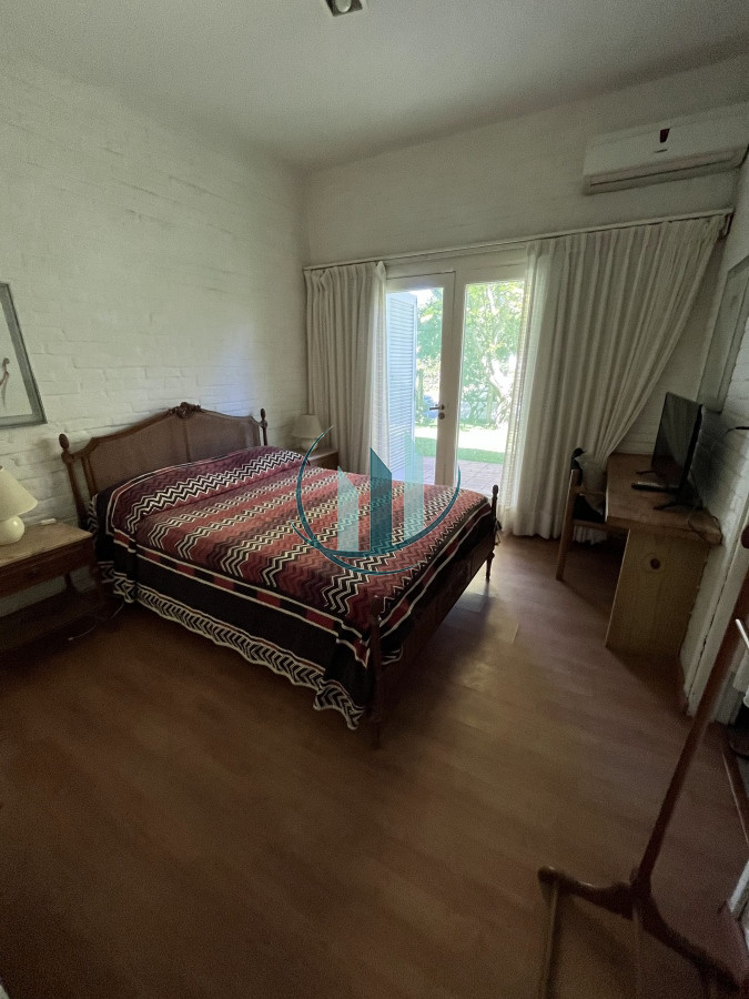Casa ID.290 - ALQUILER DE VERANO - Casa de 4 dormitorios en playa Mansa a 300mt del mar