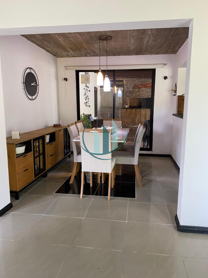 Casa ID.654 - Se vende hermosa casa en Lausana + apartamento de 1 dormitorio
