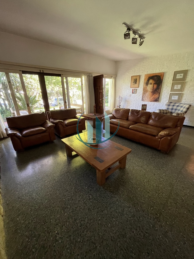 Casa ID.290 - ALQUILER DE VERANO - Casa de 4 dormitorios en playa Mansa a 300mt del mar