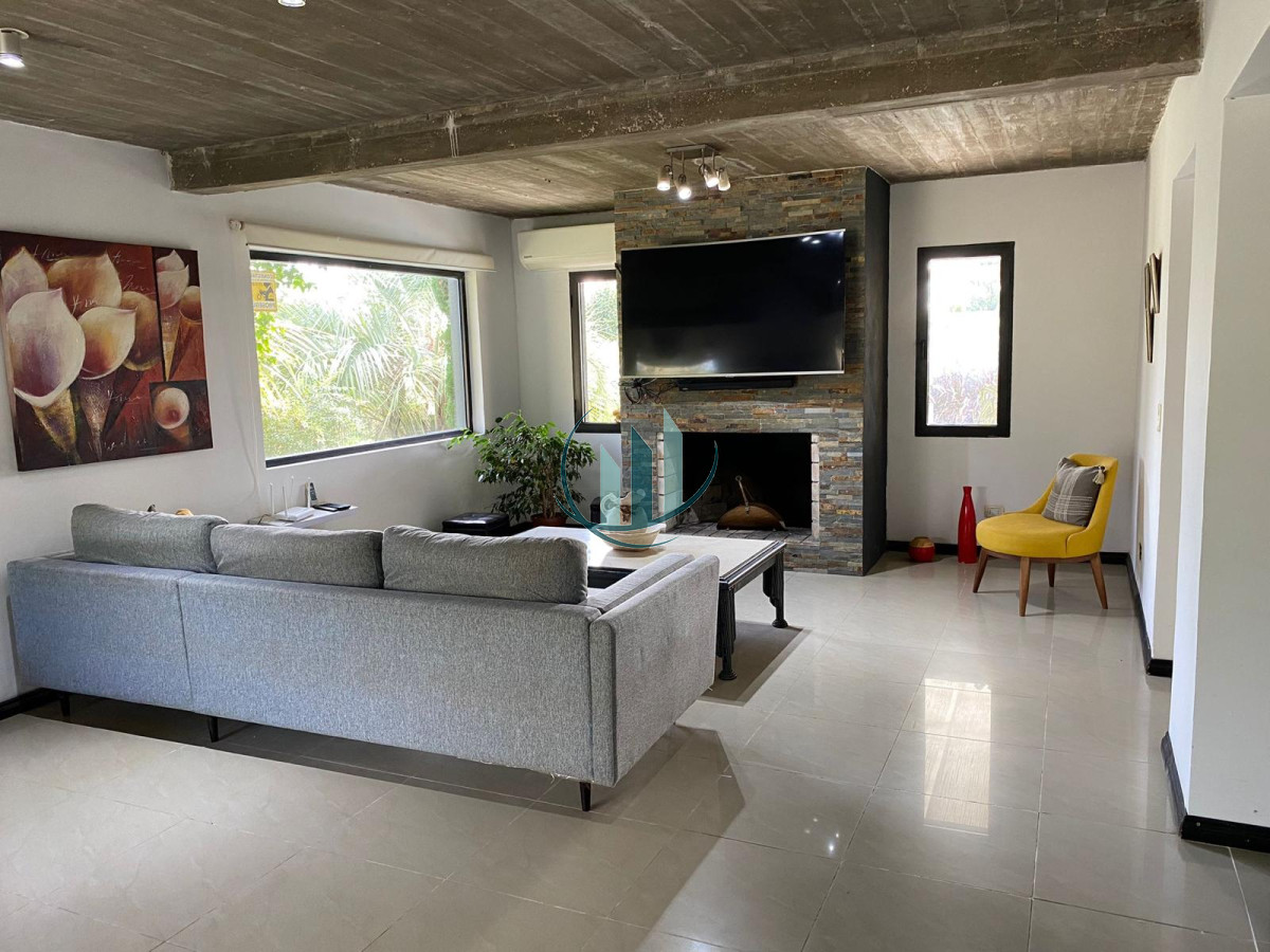 Casa ID.654 - Se vende hermosa casa en Lausana + apartamento de 1 dormitorio