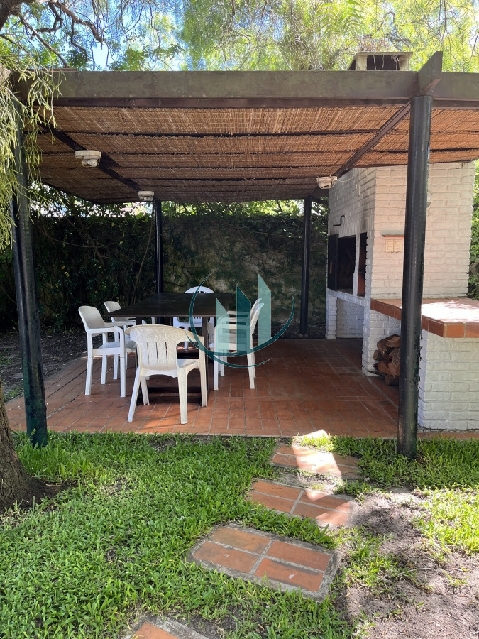 Casa ID.290 - ALQUILER DE VERANO - Casa de 4 dormitorios en playa Mansa a 300mt del mar