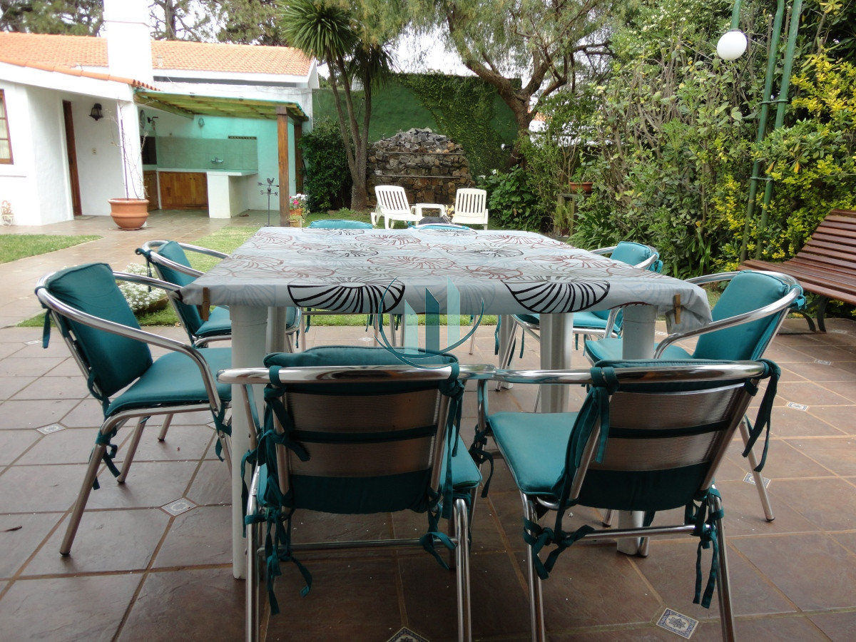 Casa ID.624 - Casa con jardín a pasos de la playa mansa 