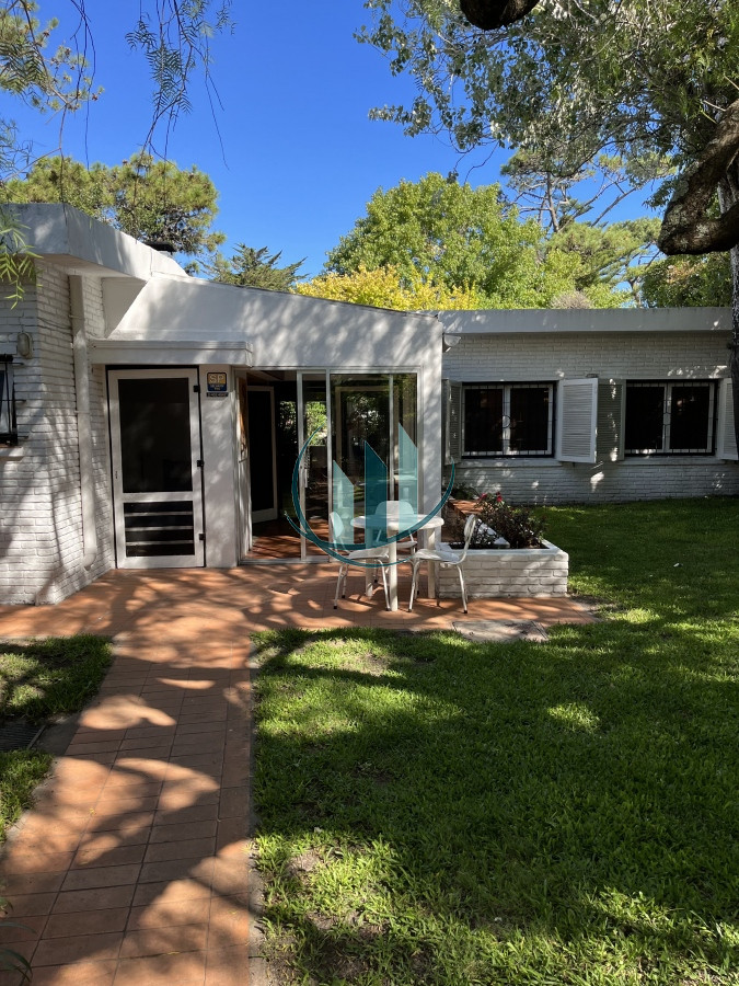 Casa ID.290 - ALQUILER DE VERANO - Casa de 4 dormitorios en playa Mansa a 300mt del mar