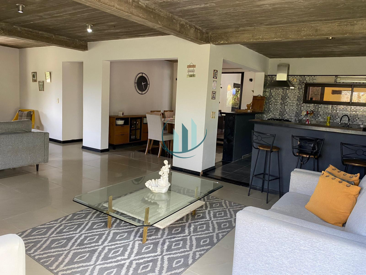 Casa ID.654 - Se vende hermosa casa en Lausana + apartamento de 1 dormitorio