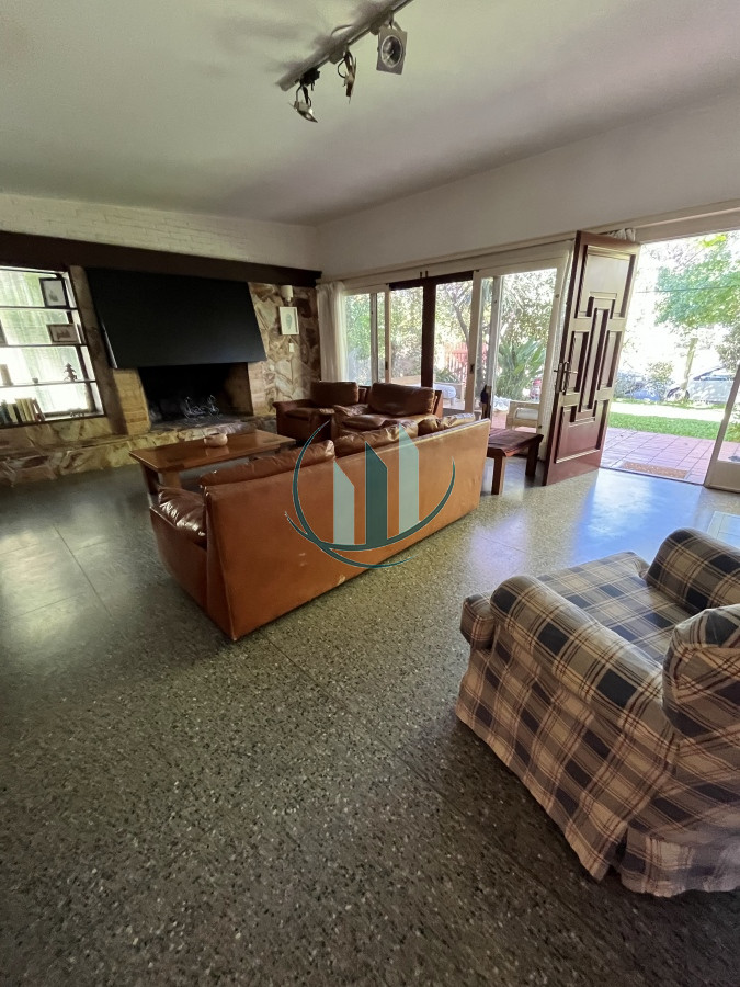 Casa ID.290 - ALQUILER DE VERANO - Casa de 4 dormitorios en playa Mansa a 300mt del mar