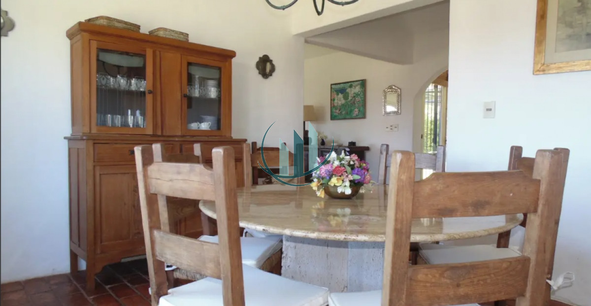 Casa ID.283 - ALQUILER DE TEMPORADA - Casa a 200mts de la playa en La Barra 4 dormitorios con Jardín y Parrillero