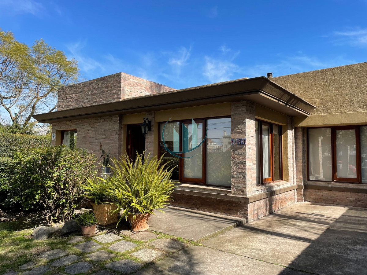 Casa ID.350 - Muy buena casa en Carrasco Sur