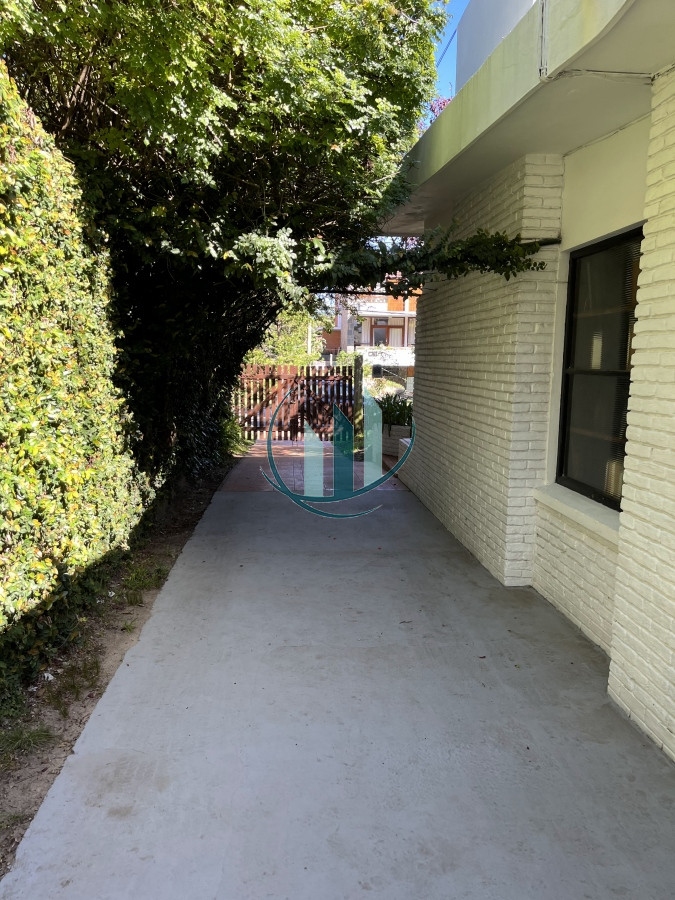 Casa ID.290 - ALQUILER DE VERANO - Casa de 4 dormitorios en playa Mansa a 300mt del mar
