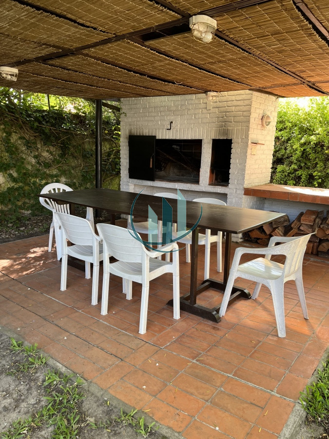 Casa ID.290 - ALQUILER DE VERANO - Casa de 4 dormitorios en playa Mansa a 300mt del mar