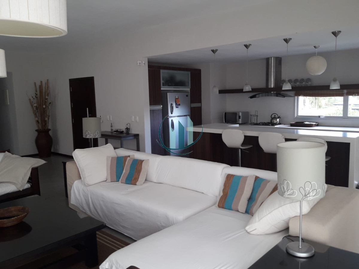 Casa ID.280 - ALQUILER DE TEMPORADA La Barra Casa 4 dormitorios a 500mt de la playa 