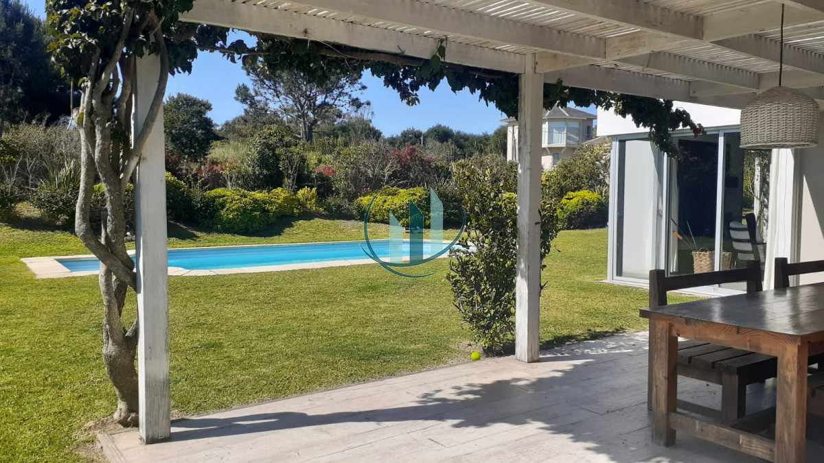 Casa ID.280 - ALQUILER DE TEMPORADA La Barra Casa 4 dormitorios a 500mt de la playa 