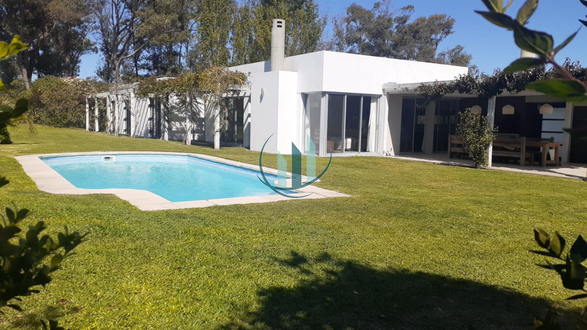 Casa ID.280 - ALQUILER DE TEMPORADA La Barra Casa 4 dormitorios a 500mt de la playa 