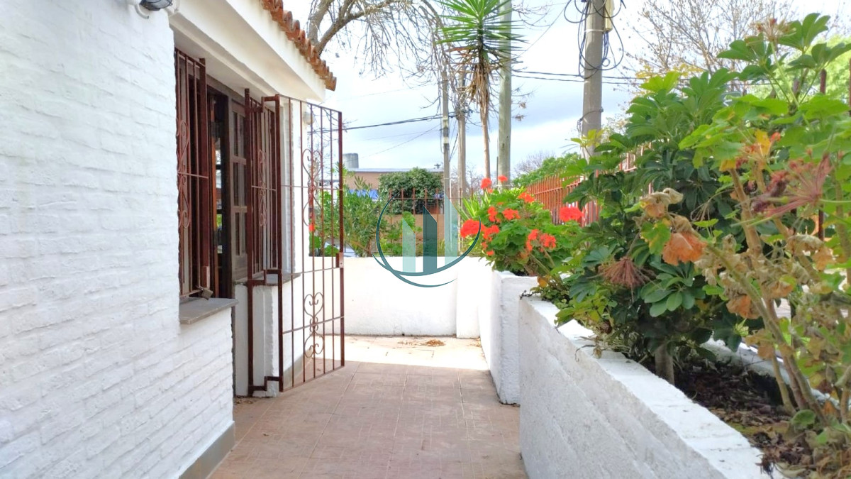 Casa ID.791 - Oportunidad!! ALQUILER ANUAL - Amplia Casa de 2 Dormitorios - Barrio Rivera