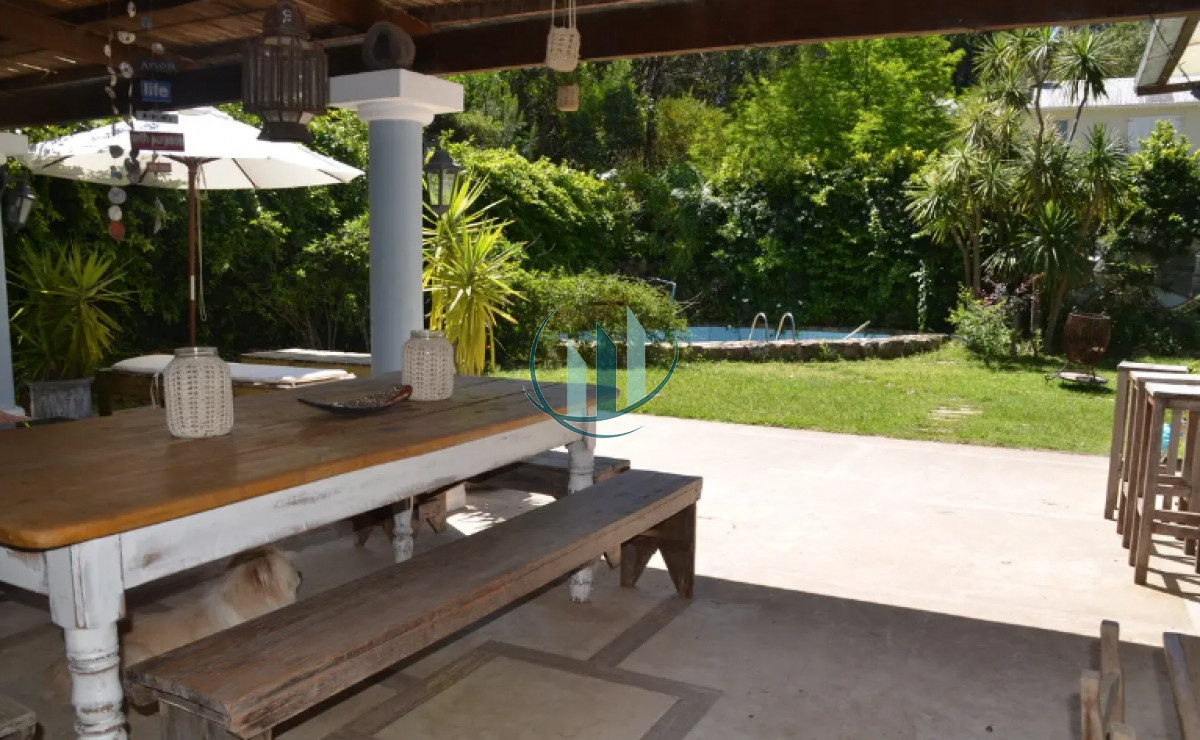 Casa ID.284 - ALQUILER TEMPORAL - Casa de verano en La Barra 4 domitorios a 400mts del mar