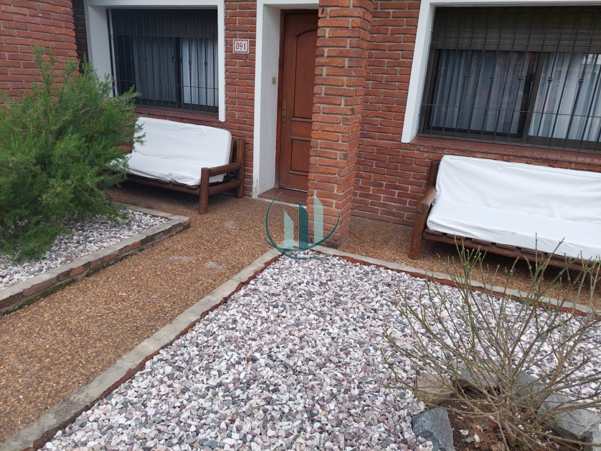 Casa ID.700 - Se alquila en San Carlos, ideal para negocio 