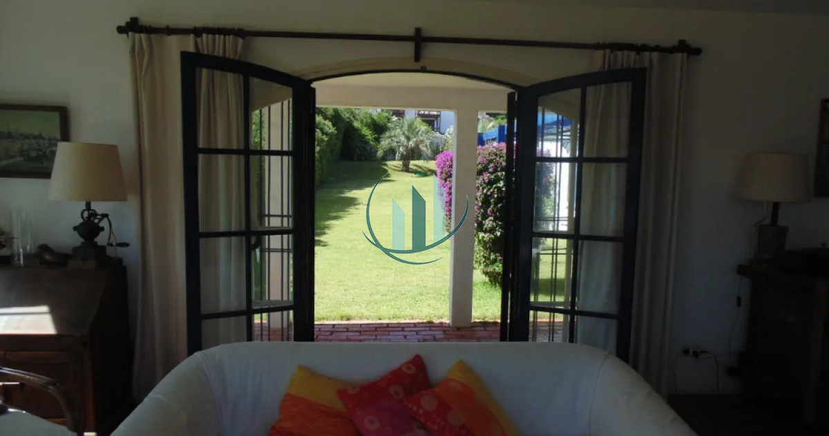 Casa ID.283 - ALQUILER DE TEMPORADA - Casa a 200mts de la playa en La Barra 4 dormitorios con Jardín y Parrillero