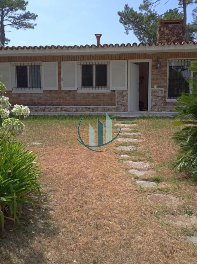 Casa ID.628 - ALQUILER ANUAL Casa en Barrio Pinares 3 dormitorios amueblada