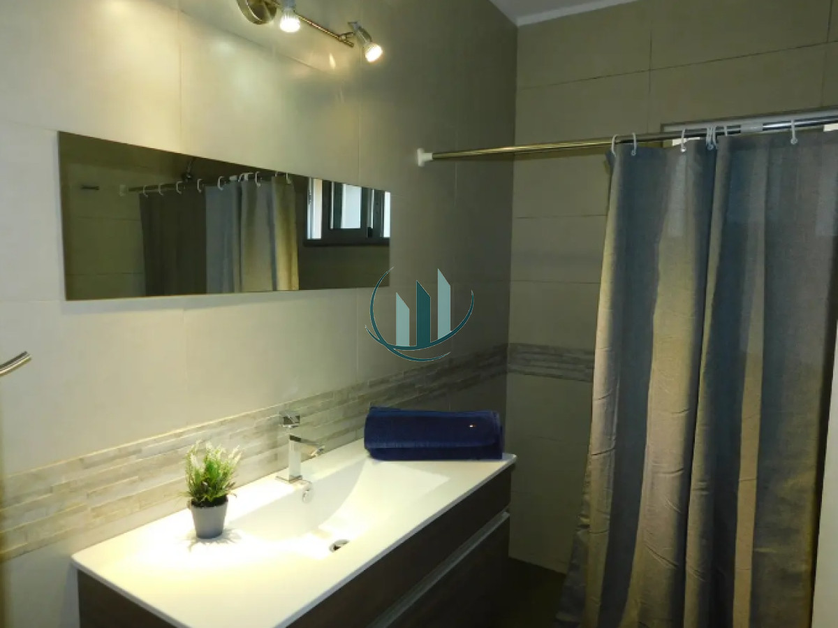 Casa ID.629 - ALQUILER ANUAL Casa 3 Dormitorios con piscina climatizada Playa Mansa, Cantegril