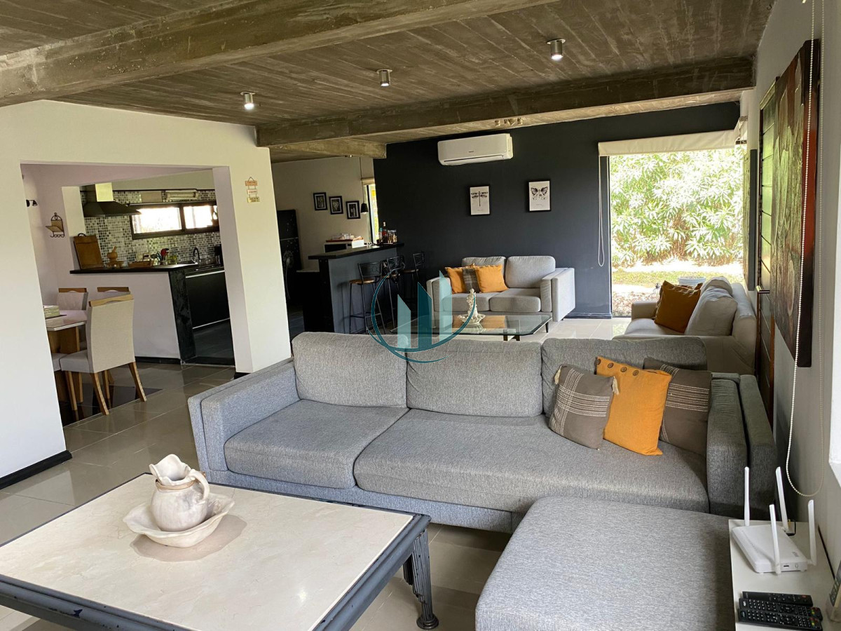 Casa ID.654 - Se vende hermosa casa en Lausana + apartamento de 1 dormitorio