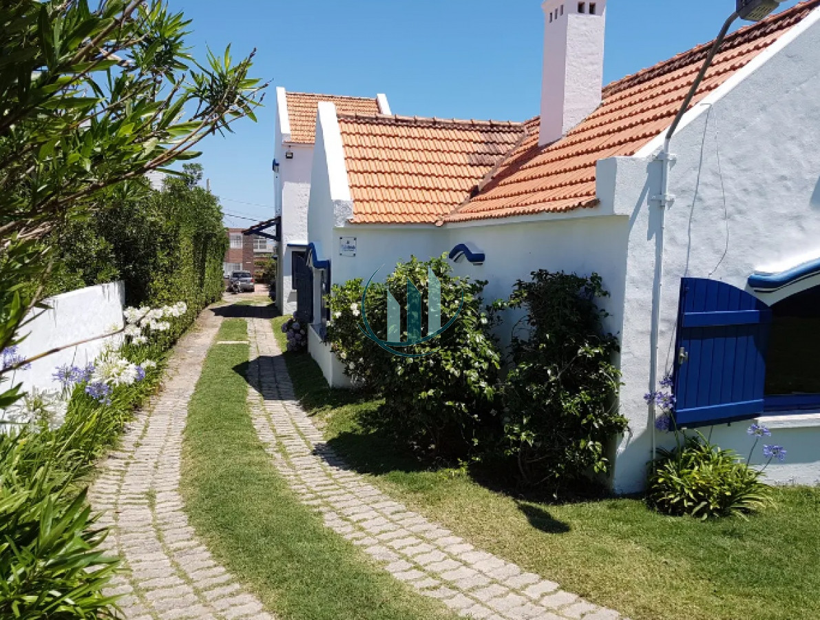Casa ID.283 - ALQUILER DE TEMPORADA - Casa a 200mts de la playa en La Barra 4 dormitorios con Jardín y Parrillero