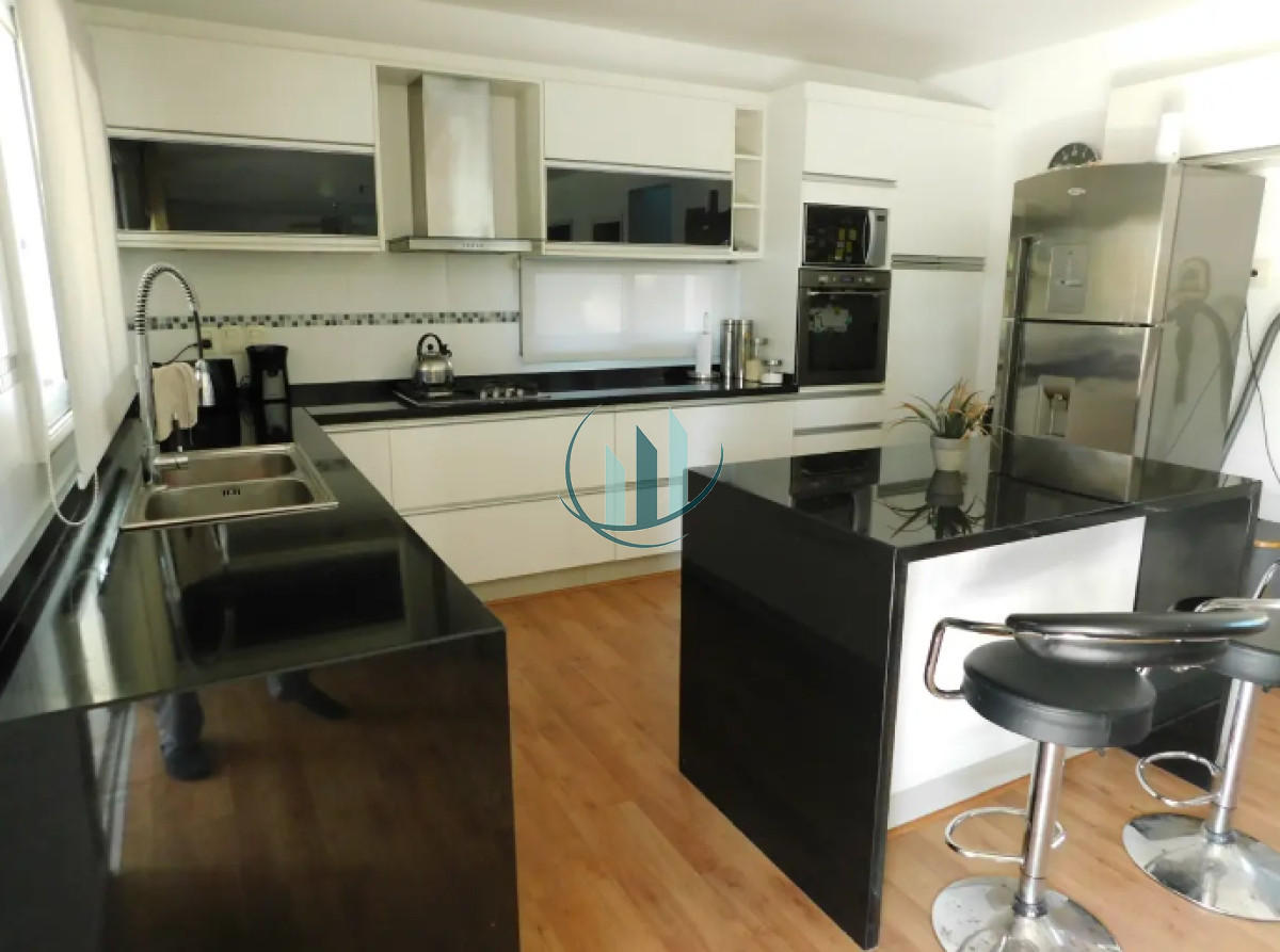 Casa ID.629 - ALQUILER ANUAL Casa 3 Dormitorios con piscina climatizada Playa Mansa, Cantegril