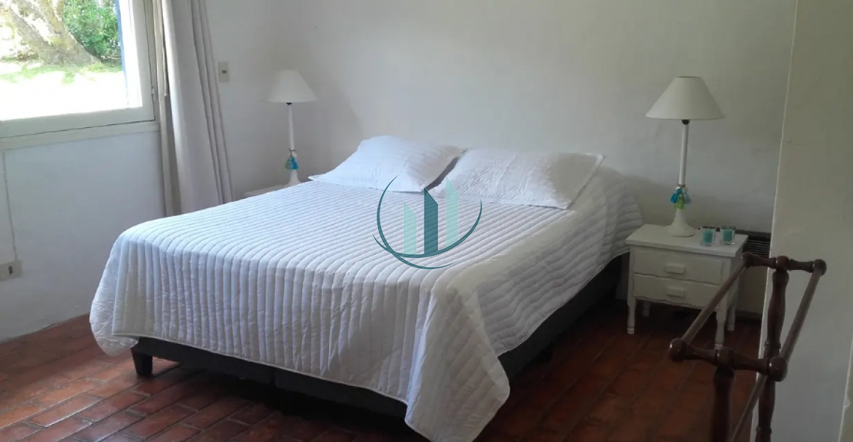 Casa ID.283 - ALQUILER DE TEMPORADA - Casa a 200mts de la playa en La Barra 4 dormitorios con Jardín y Parrillero