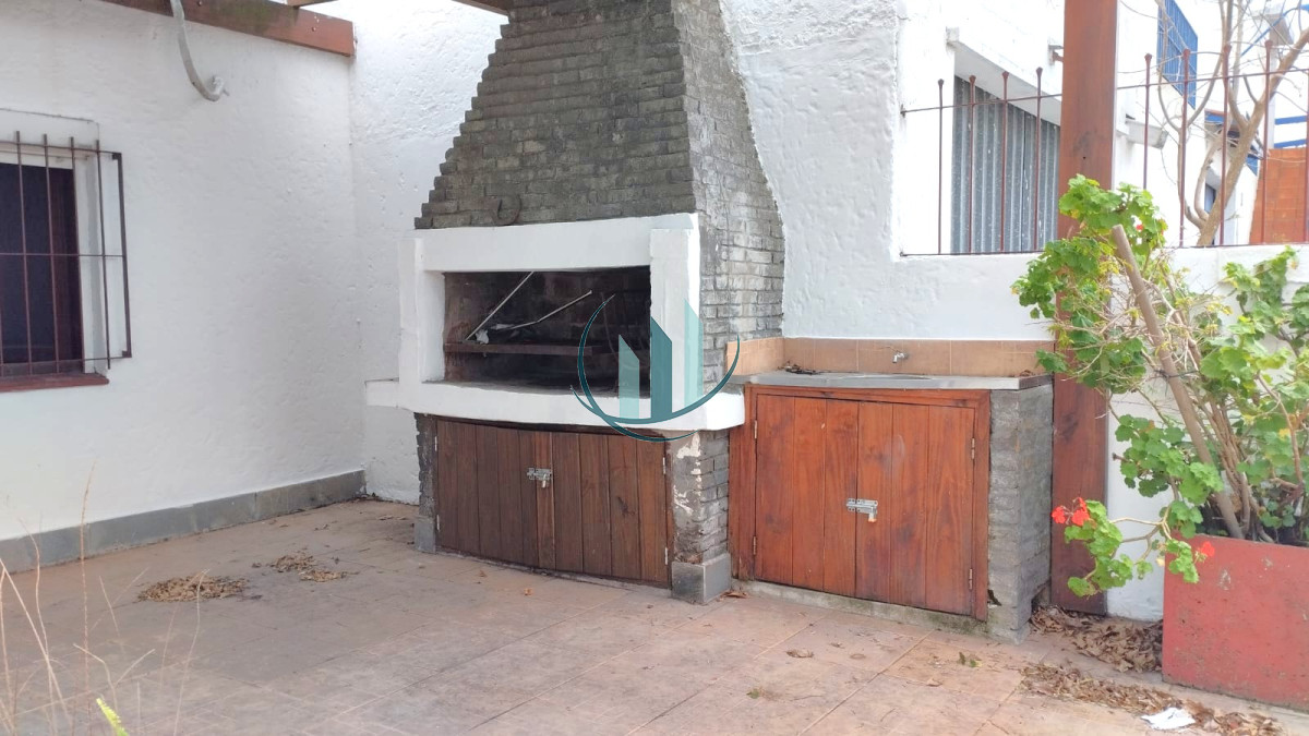 Casa ID.791 - Oportunidad!! ALQUILER ANUAL - Amplia Casa de 2 Dormitorios - Barrio Rivera