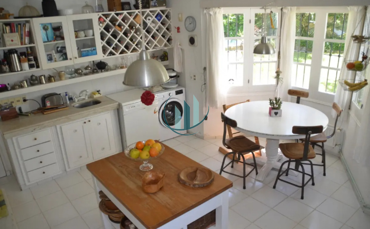 Casa ID.284 - ALQUILER TEMPORAL - Casa de verano en La Barra 4 domitorios a 400mts del mar