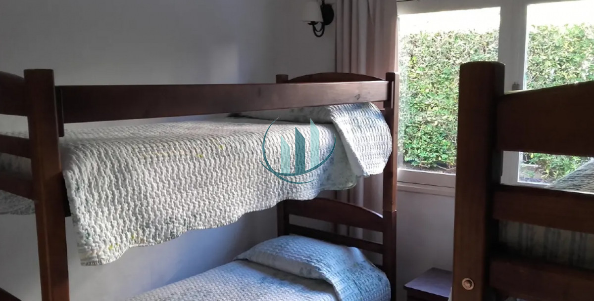 Casa ID.283 - ALQUILER DE TEMPORADA - Casa a 200mts de la playa en La Barra 4 dormitorios con Jardín y Parrillero