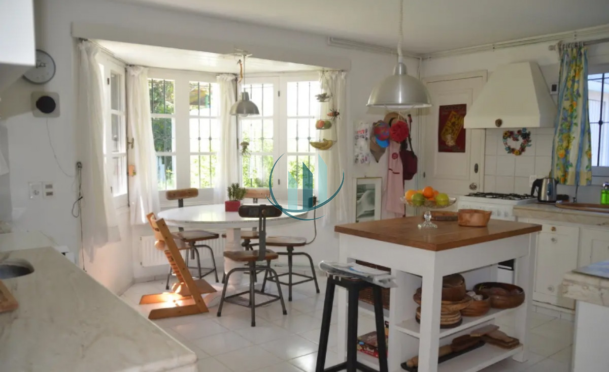 Casa ID.284 - ALQUILER TEMPORAL - Casa de verano en La Barra 4 domitorios a 400mts del mar