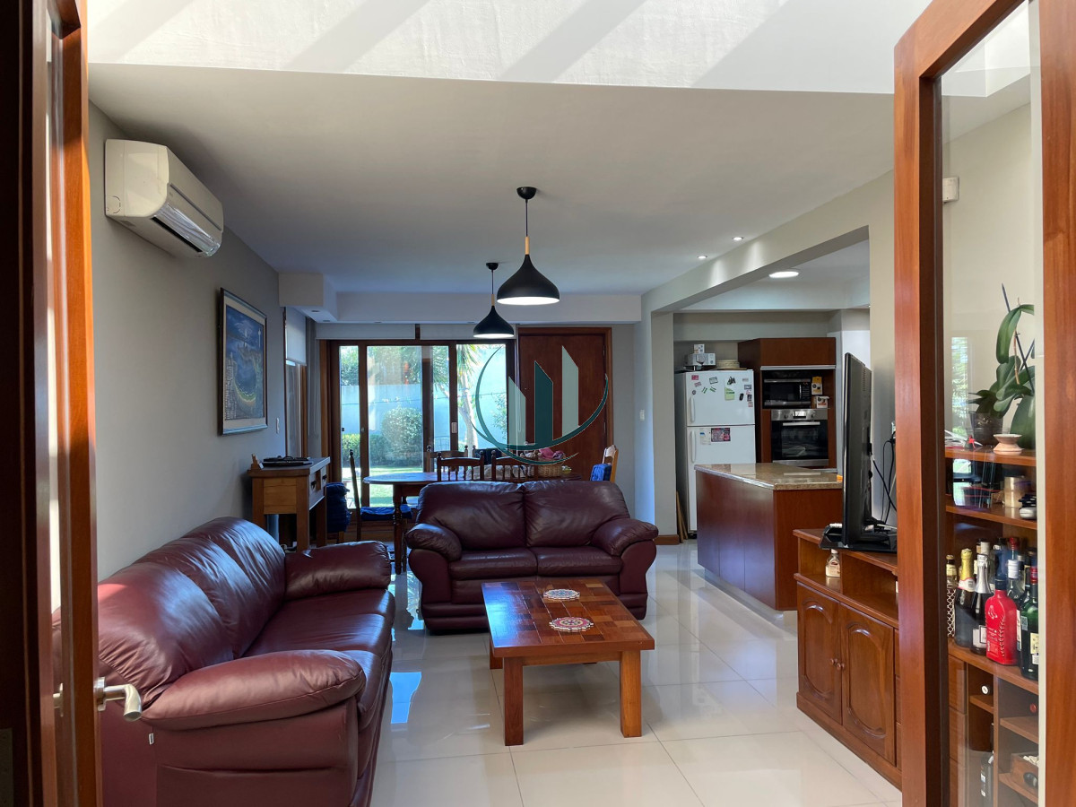 Casa ID.350 - Muy buena casa en Carrasco Sur
