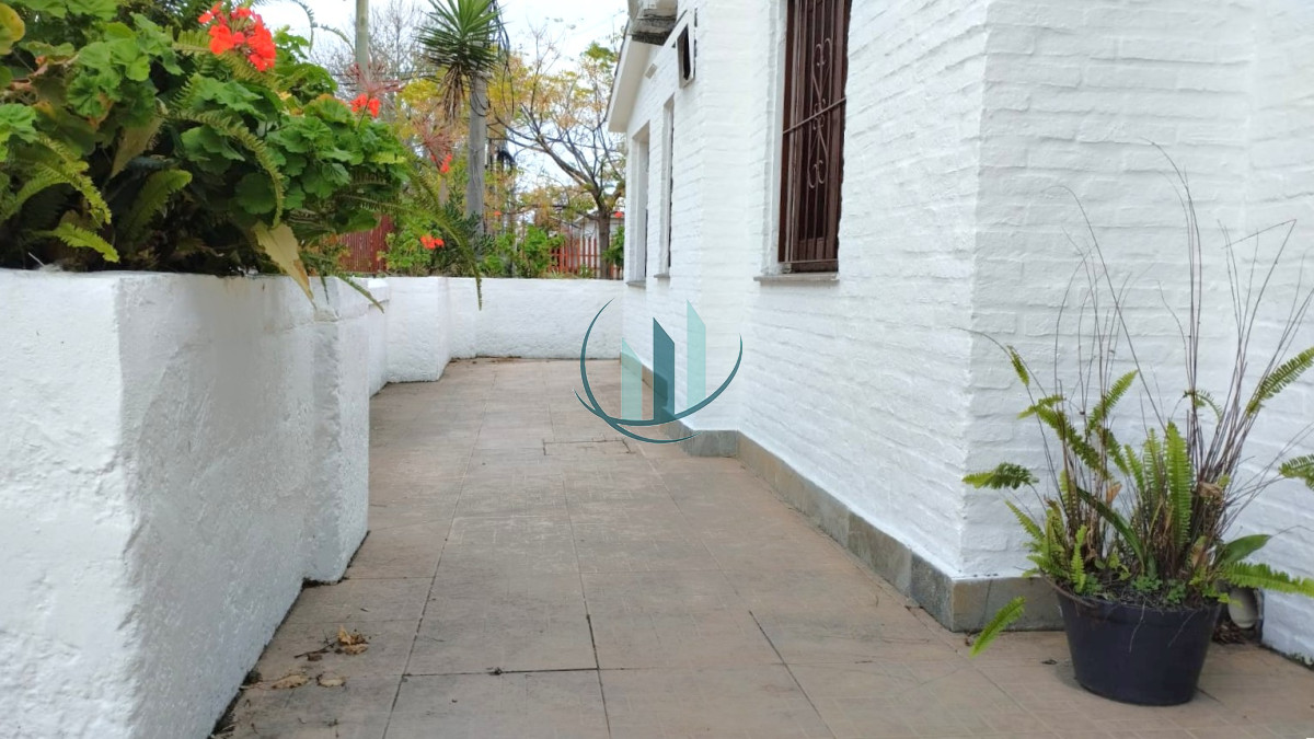 Casa ID.791 - Oportunidad!! ALQUILER ANUAL - Amplia Casa de 2 Dormitorios - Barrio Rivera