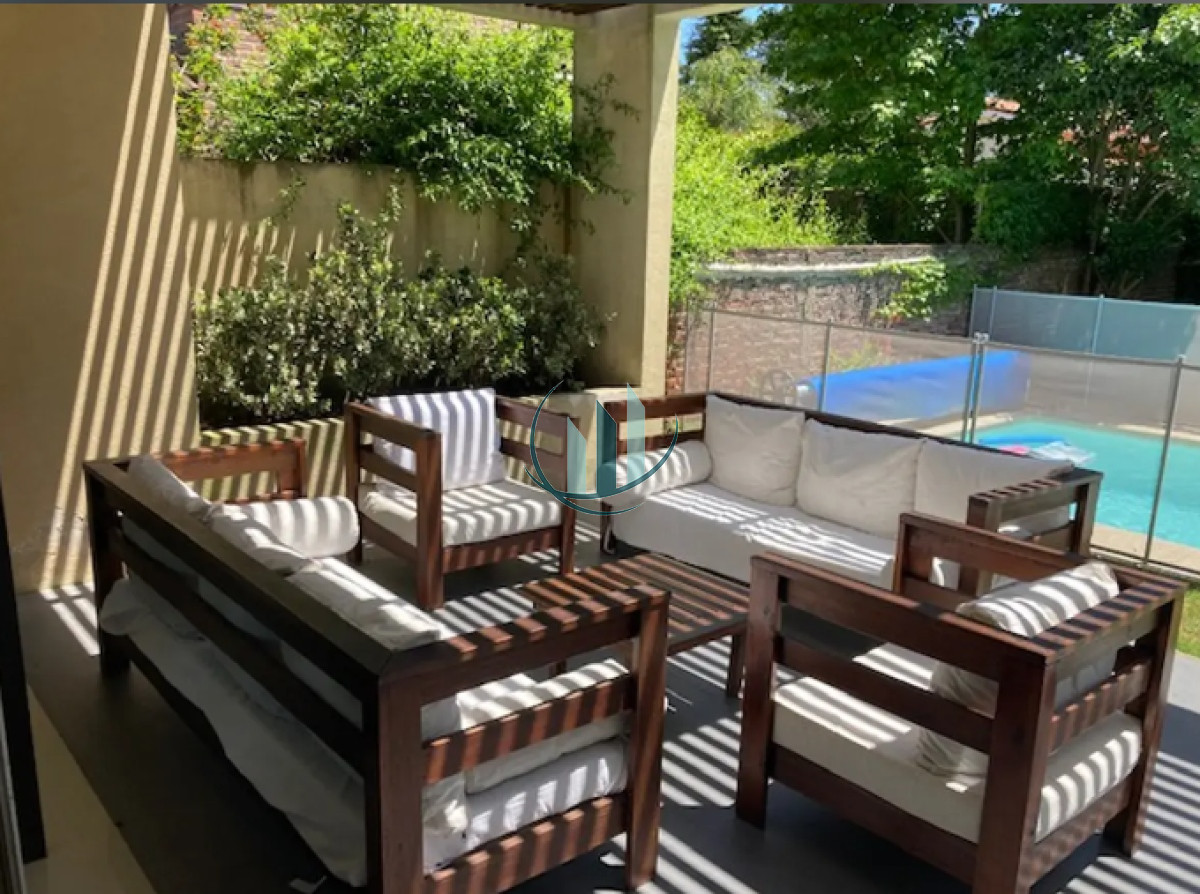 Casa ID.629 - ALQUILER ANUAL Casa 3 Dormitorios con piscina climatizada Playa Mansa, Cantegril