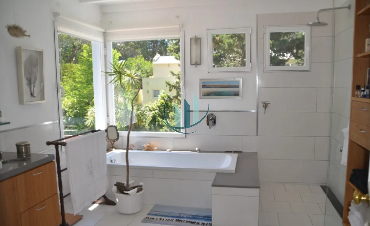 Casa ID.284 - ALQUILER TEMPORAL - Casa de verano en La Barra 4 domitorios a 400mts del mar