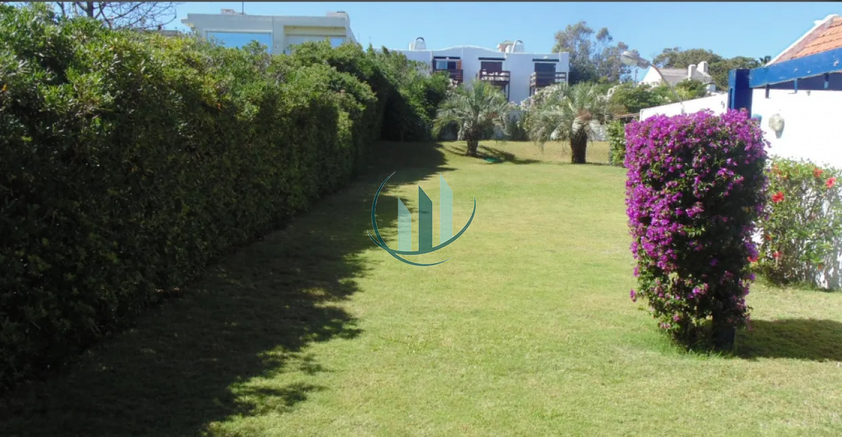 Casa ID.283 - ALQUILER DE TEMPORADA - Casa a 200mts de la playa en La Barra 4 dormitorios con Jardín y Parrillero