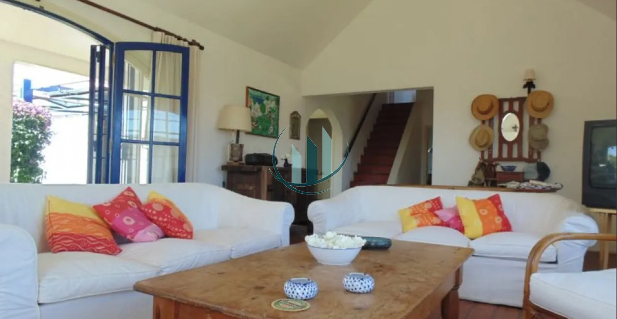 Casa ID.283 - ALQUILER DE TEMPORADA - Casa a 200mts de la playa en La Barra 4 dormitorios con Jardín y Parrillero