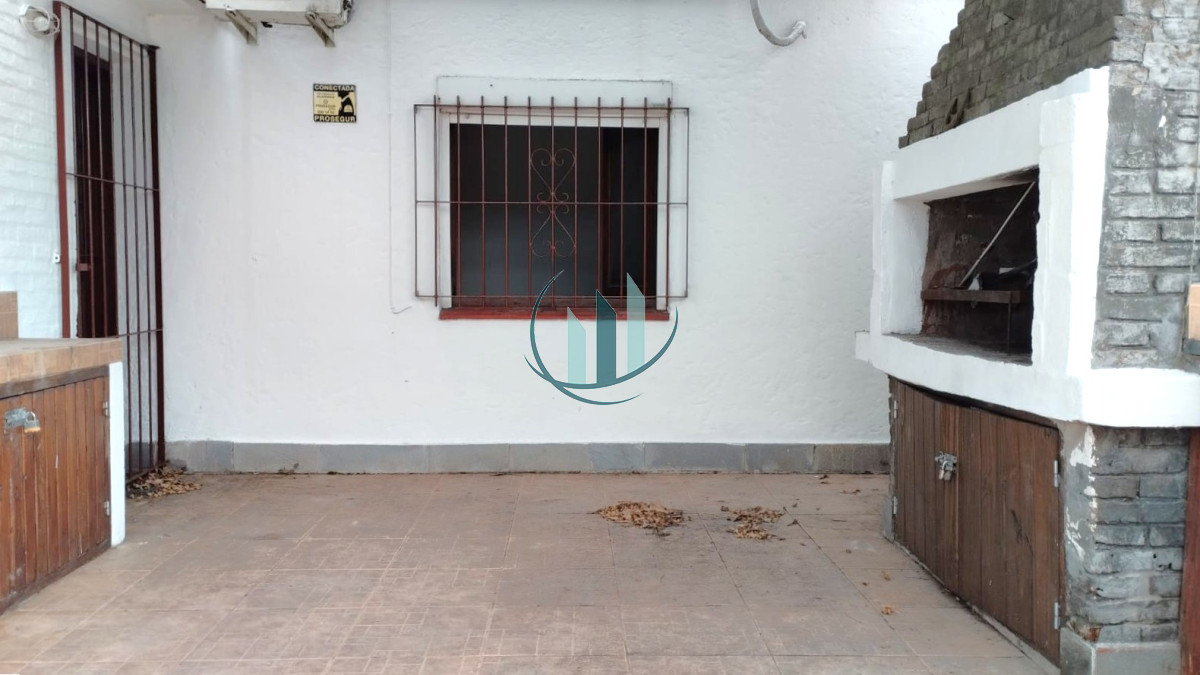 Casa ID.791 - Oportunidad!! ALQUILER ANUAL - Amplia Casa de 2 Dormitorios - Barrio Rivera