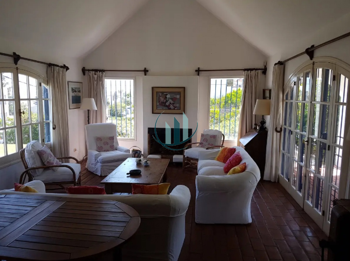 Casa ID.283 - ALQUILER DE TEMPORADA - Casa a 200mts de la playa en La Barra 4 dormitorios con Jardín y Parrillero