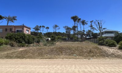 Lote próximo a la playa en Montoya, La Barra