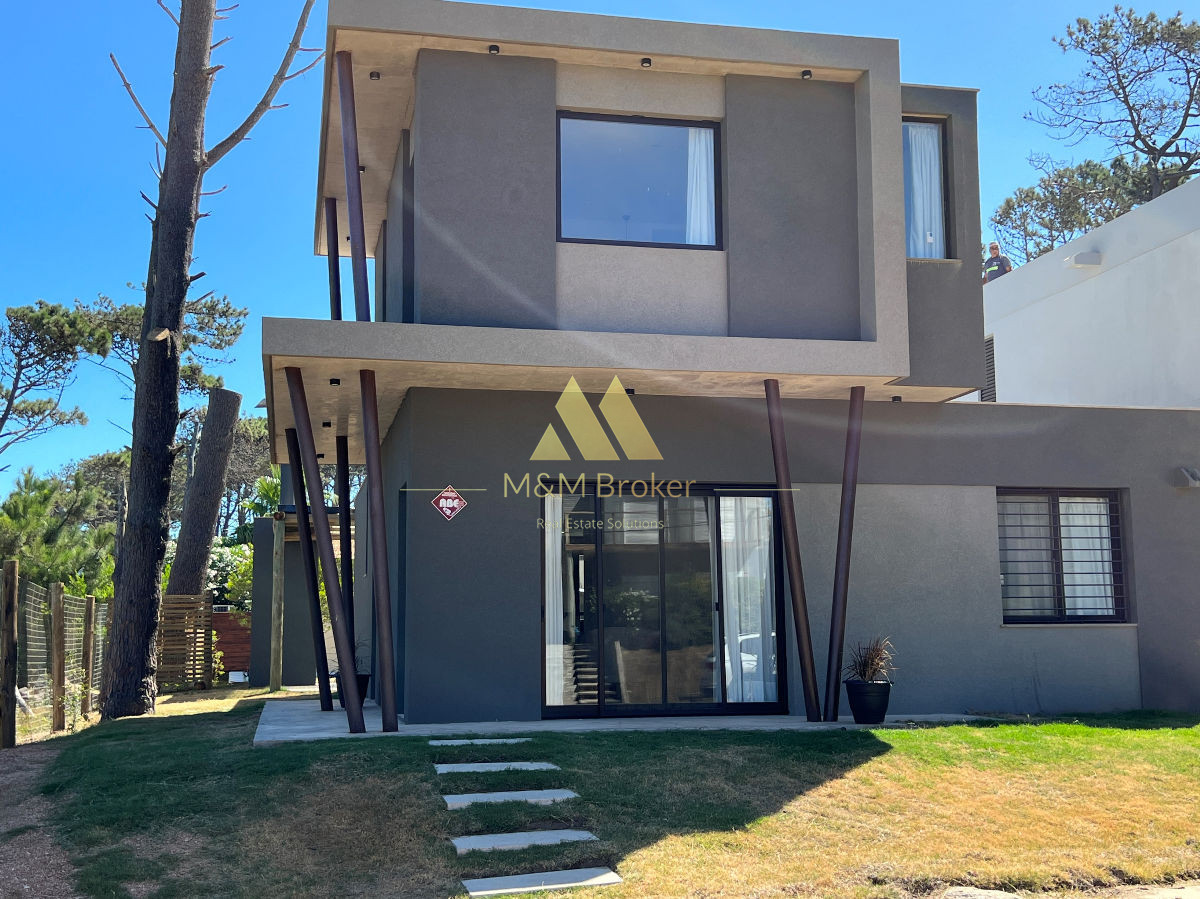 Casa ID.672 - Moderna casa de 3 dormitorios en Montoya