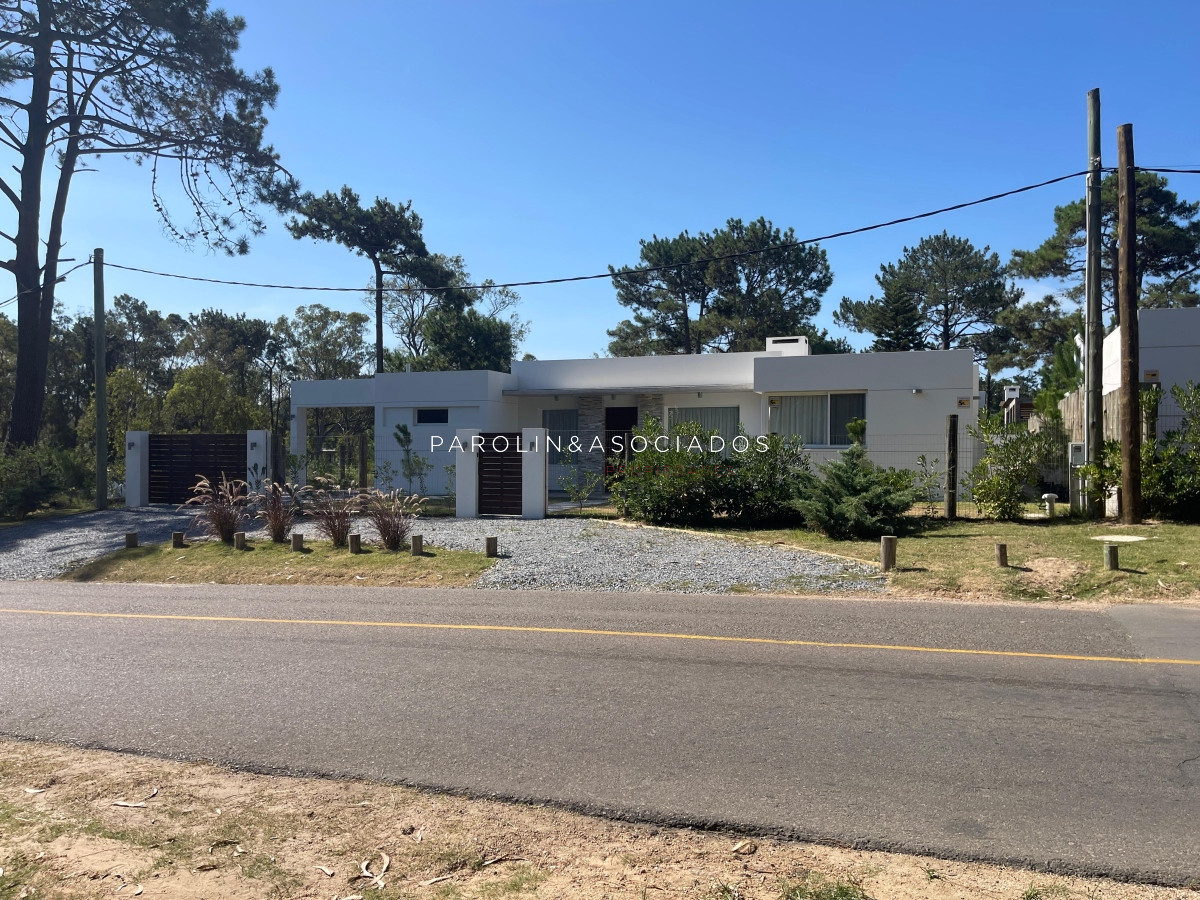 Moderna casa de 3 dormitorios a estrenar en la barra