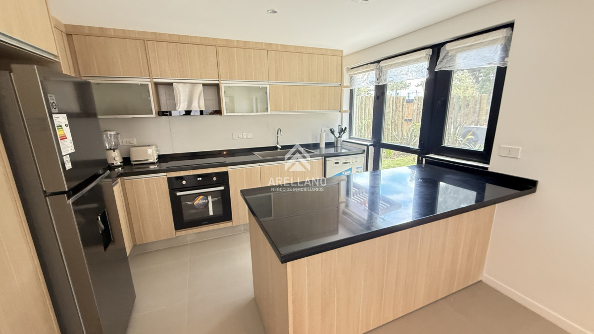 Apartamento ID.4143 - Casa en complejo La Barra, excelente oportunidad para invertir