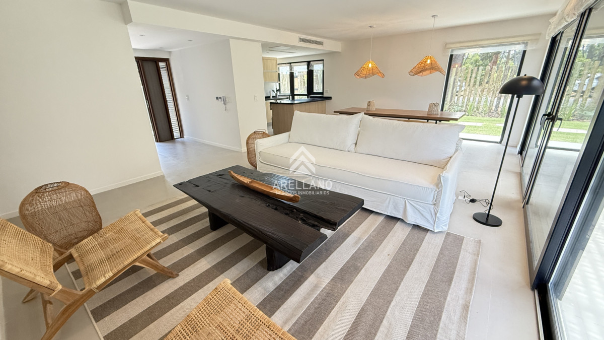 Apartamento ID.4143 - Casa en complejo La Barra, excelente oportunidad para invertir