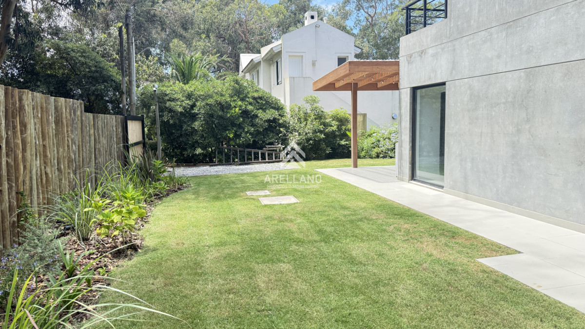 Apartamento ID.4143 - Casa en complejo La Barra, excelente oportunidad para invertir